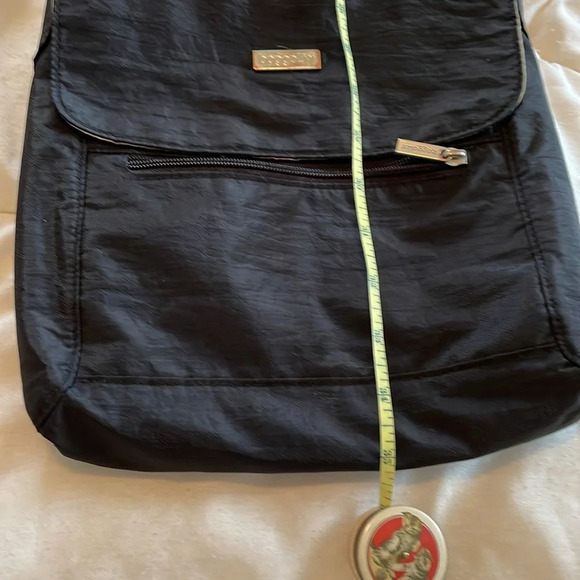 Baggallini crossbody bag Black 6 different compartments w/ flaps/zips/magnets. - Picture 15 of 15